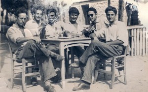 Από αριστερά: Αμοιρίδης Νεόφυτος, Ασλανίδης Αθανάσιος, Σεμετζίδης Σταύρος, Σεμερτζίδης Κωνσταντίνος, Ελευθεριάδης Χαράλαμπος, Καραβασίλης Ματθαίος